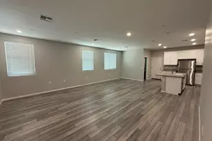 2669 S Peppertree Dr, Gilbert, AZ 85295 - Photo 3