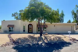 846 E Village Cir Dr N, Phoenix, AZ 85022 - Photo 1