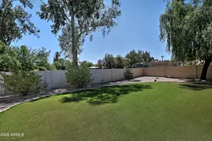 846 E Village Cir Dr N, Phoenix, AZ 85022 - Photo 27