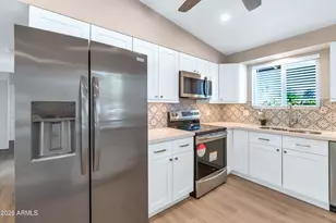 10433 W Oakmont Dr, Sun City, AZ 85351 - Photo 3