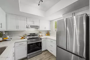 1601 W Sunnyside Dr, Phoenix, AZ 85029 - Photo 9