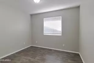 7805 W Cora Ln, Phoenix, AZ 85033 - Photo 13