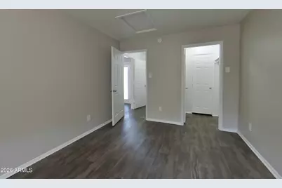 7805 W Cora Lane, Phoenix, AZ 85033 - Photo 15