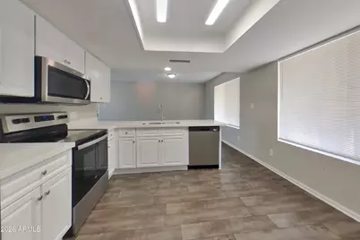 7805 W Cora Lane, Phoenix, AZ 85033 - Photo 7