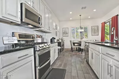 924 E Dumbarton Avenue, Gilbert, AZ 85298 - Photo 11