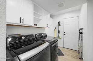 2738 E Windrose Dr, Phoenix, AZ 85032 - Photo 35
