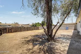 7254 W Wolf St, Phoenix, AZ 85033 - Photo 23