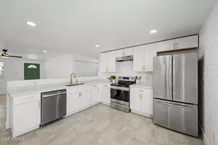 7254 W Wolf St, Phoenix, AZ 85033 - Photo 7