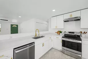 7254 W Wolf St, Phoenix, AZ 85033 - Photo 9