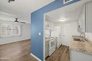 5204 N 42nd Dr, Phoenix, AZ 85019 - Photo 9