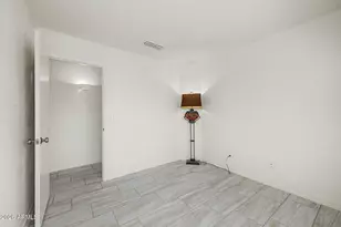 8563 W Mission Ln, Peoria, AZ 85345 - Photo 23