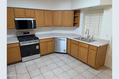 8918 W Paradise Lane, Peoria, AZ 85382 - Photo 9