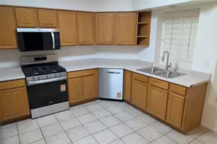 8918 W Paradise Ln, Peoria, AZ 85382 - Photo 9