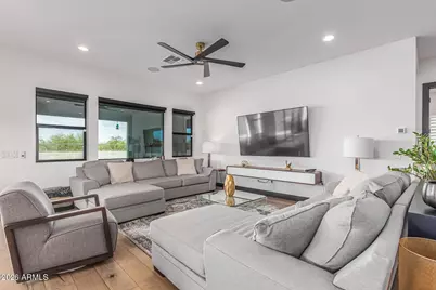712 E Buist Avenue, Phoenix, AZ 85042 - Photo 15