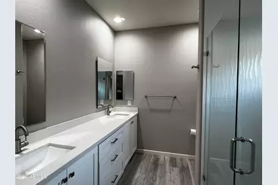 8017 S 6th Drive, Phoenix, AZ 85041 - Photo 11