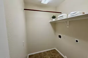 642 E Park Ave, Chandler, AZ 85225 - Photo 17