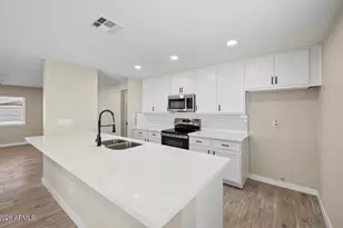 11810 S Coconino St, Phoenix, AZ 85044 - Photo 9