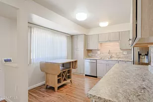 17411 N Hitching Post Dr, Sun City, AZ 85373 - Photo 11