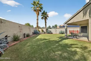 15481 W Mauna Loa Ln, Surprise, AZ 85379 - Photo 11