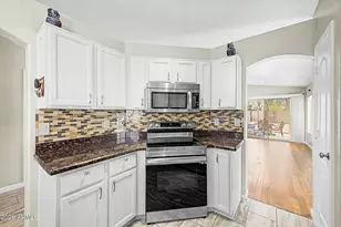 558 W Bluefield Ave, Phoenix, AZ 85023 - Photo 13