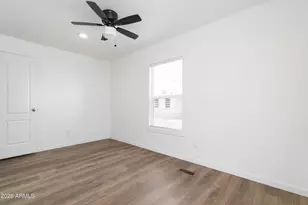 8601 N 71st Ave, Glendale, AZ 85301 - Photo 11