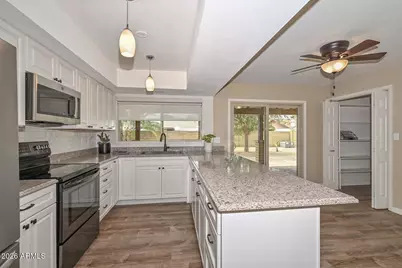 3957 W Desert Hills Drive, Phoenix, AZ 85029 - Photo 5