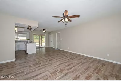 3957 W Desert Hills Drive, Phoenix, AZ 85029 - Photo 9