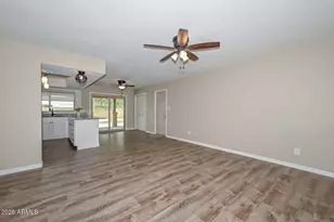 3957 W Desert Hills Dr, Phoenix, AZ 85029 - Photo 9