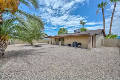 3957 W Desert Hills Drive, Phoenix, AZ 85029 - Photo 31