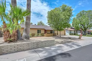 3957 W Desert Hills Dr, Phoenix, AZ 85029 - Photo 35
