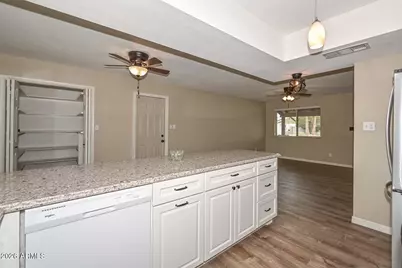 3957 W Desert Hills Drive, Phoenix, AZ 85029 - Photo 7