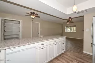 3957 W Desert Hills Dr, Phoenix, AZ 85029 - Photo 7