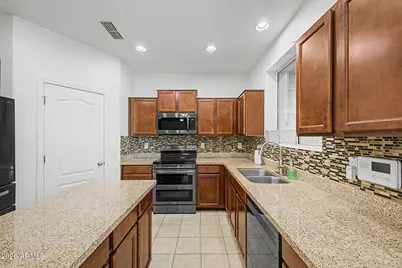 5821 S 35th Place, Phoenix, AZ 85040 - Photo 9