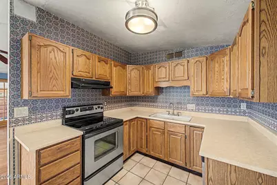 841 E Hayward Avenue, Phoenix, AZ 85020 - Photo 7