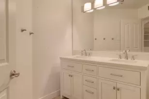 5104 N 32nd St, Phoenix, AZ 85018 - Photo 9