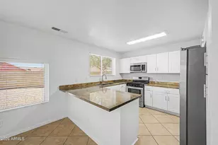 7637 W North Ln, Peoria, AZ 85345 - Photo 11
