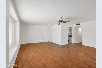 11070 W Pleasant Valley Road, Sun City, AZ 85351 - Photo 7