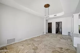 7214 E Royal Palm Rd, Scottsdale, AZ 85258 - Photo 9