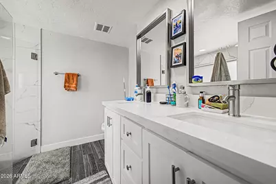 331 W Taro Lane, Phoenix, AZ 85027 - Photo 17