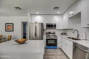 3135 N 34th St, Phoenix, AZ 85018 - Photo 9