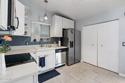 421 E Behrend Drive E, Phoenix, AZ 85024 - Photo 3
