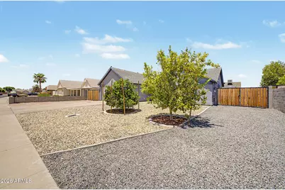 8556 W Charter Oak Road, Peoria, AZ 85381 - Photo 3