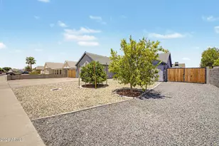 8556 W Charter Oak Rd, Peoria, AZ 85381 - Photo 3
