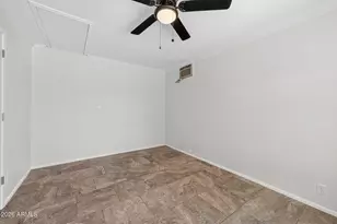 2240 W Paradise Dr, Phoenix, AZ 85029 - Photo 9