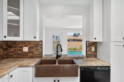 2240 W Paradise Drive, Phoenix, AZ 85029 - Photo 25