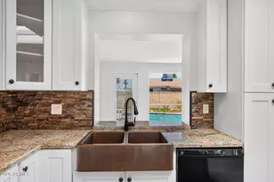 2240 W Paradise Dr, Phoenix, AZ 85029 - Photo 25