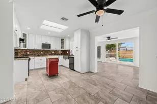 2240 W Paradise Dr, Phoenix, AZ 85029 - Photo 23