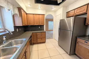 4240 E Amberwood Dr, Phoenix, AZ 85048 - Photo 5