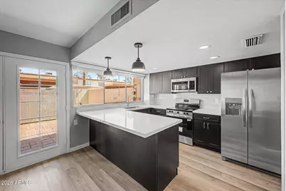 7833 N 49th Avenue, Glendale, AZ 85301 - Photo 11