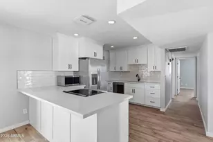 5630 W Wilshire Dr, Phoenix, AZ 85035 - Photo 1